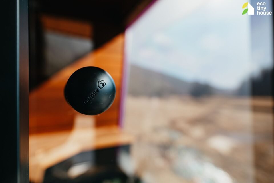 Detail kliky dveř&iacute; v tiny house